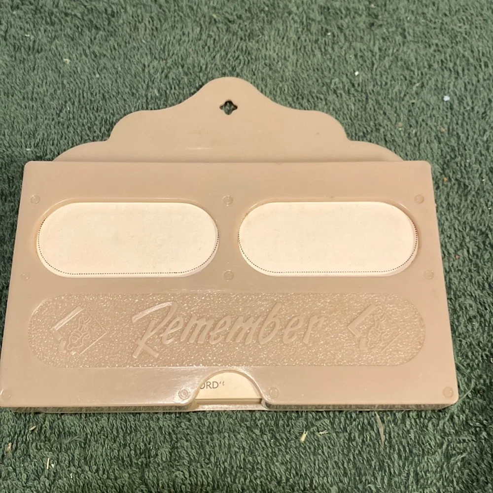 Vintage 1980s card rack – dates to remember